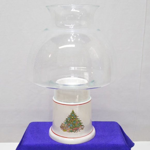 Classique Hurricane Lamp w/ Christmas Tree Embellishment Great Used Condition - Picture 1 of 10